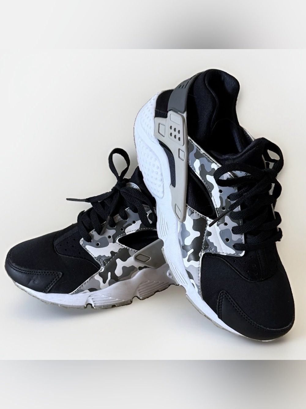Nike Air Huarache Black Gray Camo Sneakers Size 7Y